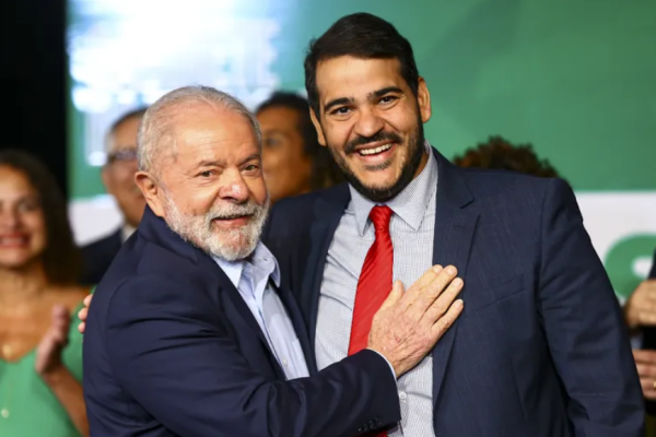 Apesar da pressão do Senado, Lula confirma que quer Messias no STF