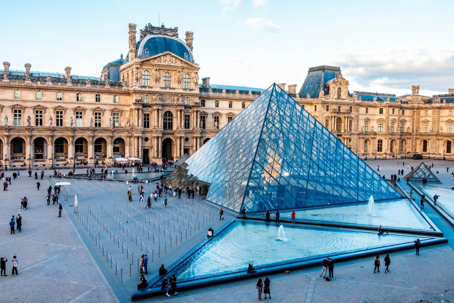 Louvre, na França