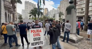 Policiais civis em protesto no centro de SP