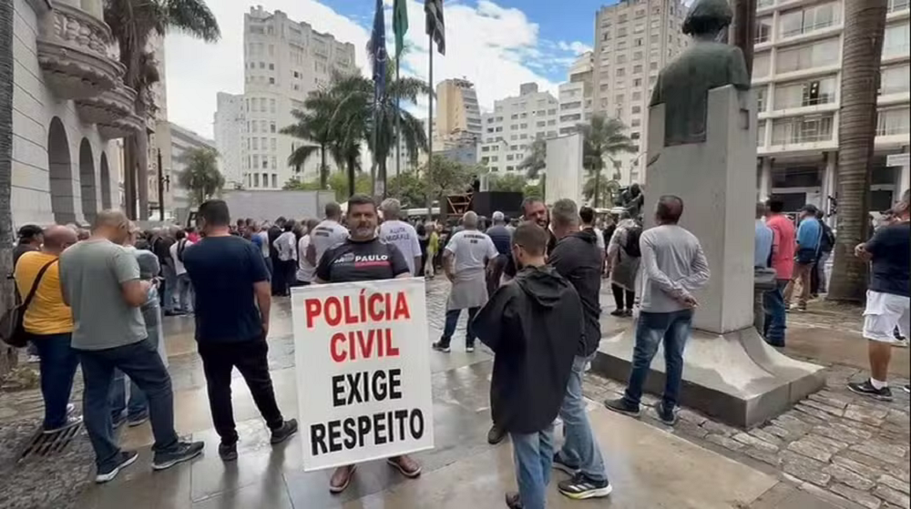 Policiais civis em protesto no centro de SP