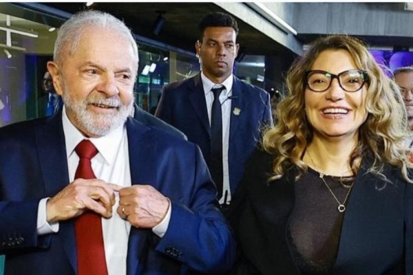 Jornalismo machista do Estadão retoma a artilharia contra Janja. Por Moisés Mendes