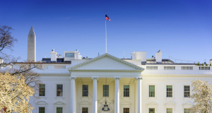 Casa Branca, em Washington, em dia de céu azul