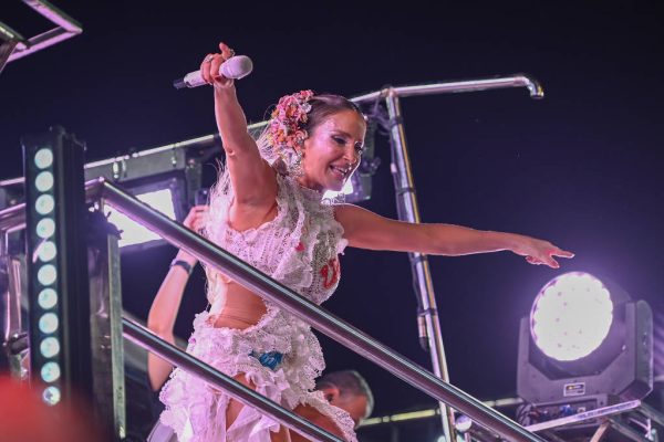 MP abre ação contra a bolsonarista Cláudia Leitte; entenda