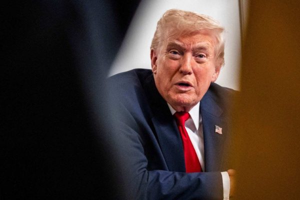 Trump usa mensagem de Natal para atacar pessoas trans