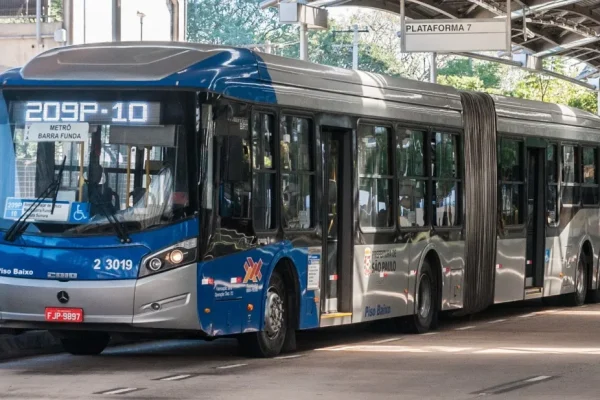 Após reunião, greve de ônibus é encerrada em São Paulo