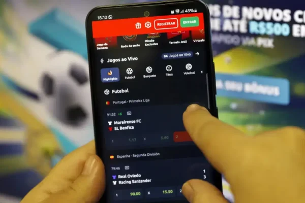 Pesquisa revela quem mais aposta em bets no Brasil: homem, bolsonarista e do Sul