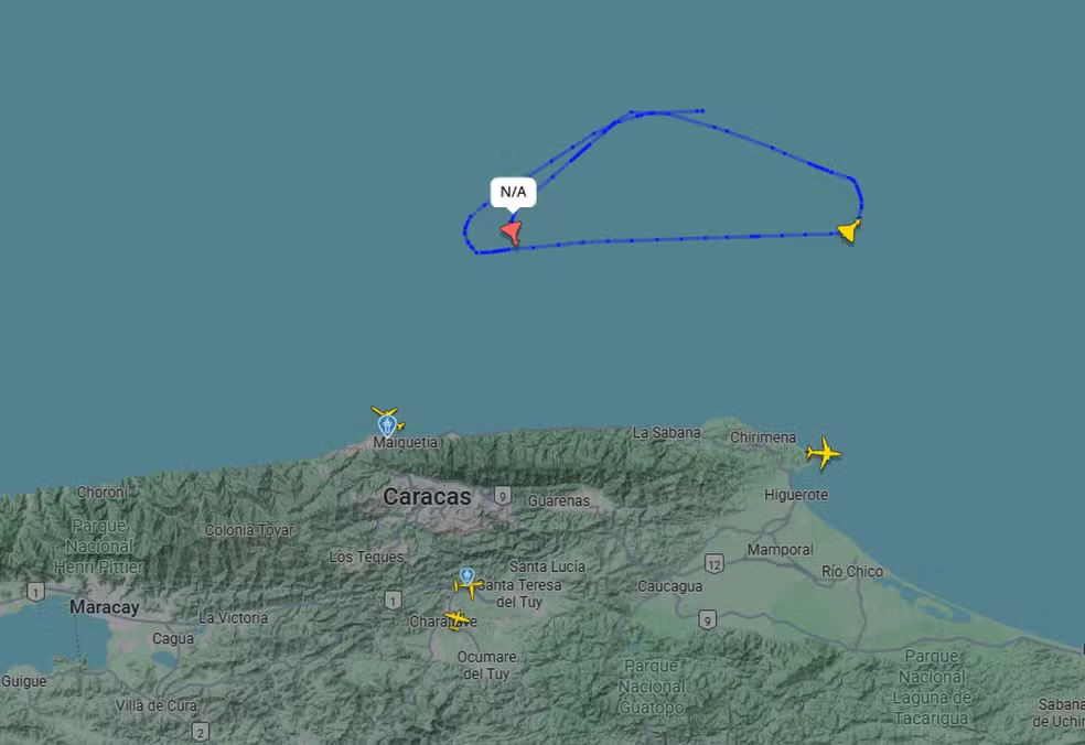 Dois caças americanos fazem voos em círculos em região próxima de Caracas, em 18 de dezembro de 2025