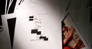 Imagens de documentos do caso Jeffrey Epstein divulgados pelo Departamento de Justiça dos EUA