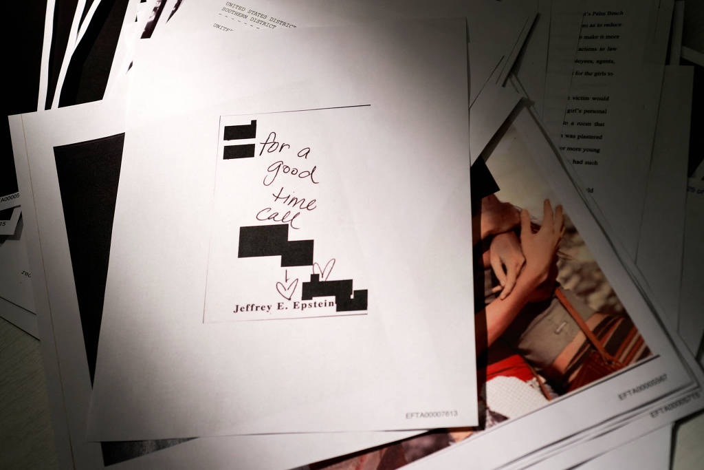 Imagens de documentos do caso Jeffrey Epstein divulgados pelo Departamento de Justiça dos EUA