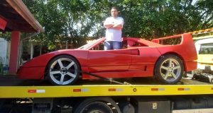 Réplica da Ferrari F40 construída pelo dentista Vitor Siqueira