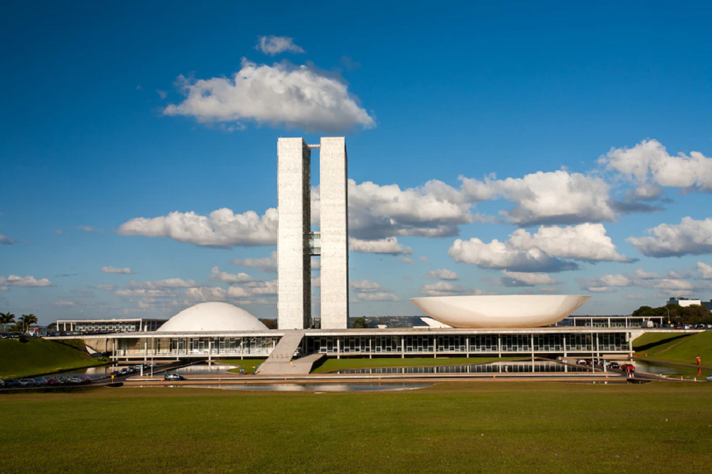 Congresso Nacional em dia ensolarado