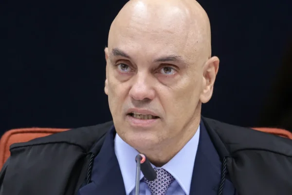 VÍDEO - Vitória do Corinthians faz Moraes ficar rouco: "Domingo fui ao jogo"