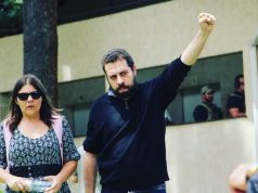 Natalia Szermeta Boulos e o marido, o ministro Guilherme Boulos (Secretaria-Geral da Presidência), sérios, caminhando lado a lado