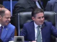 presidente da Câmara dos Deputados, Hugo Motta (Republicanos), rindo
