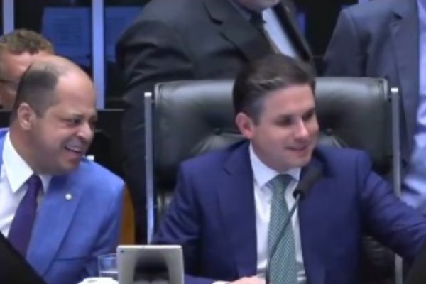 VÍDEO - Motta ri de deputada do PSOL que teve microfone cortado na Câmara