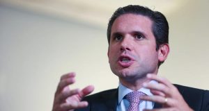 O presidente da Câmara dos Deputados, Hugo Motta (Republicanos-PB), falando e gesticulando