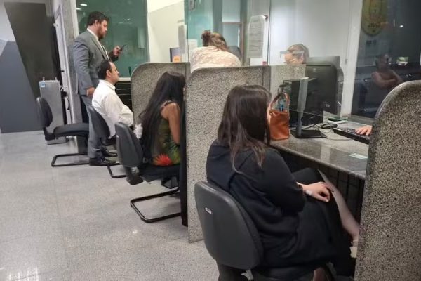 Após agressões, Glauber diz que vai registrar BO contra Motta