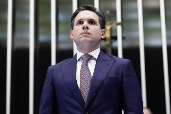 Motta fica isolado na Câmara após irritar esquerda, bolsonaristas e Centrão