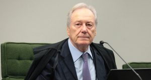 ministro da Justiça e Segurança Pública, Ricardo Lewandowski, sério, sentado