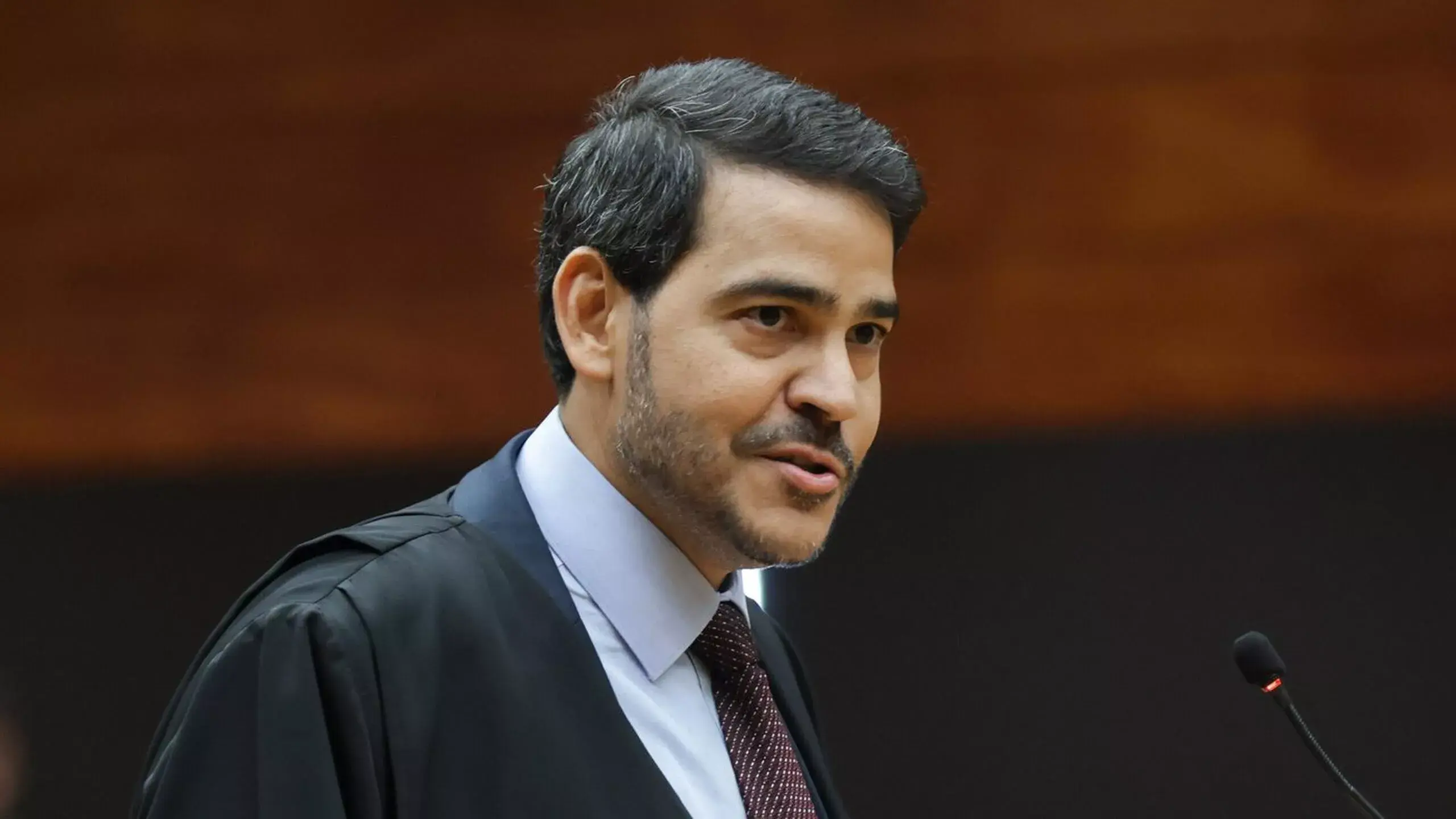 O advogado-geral da União e indicado ao Supremo Tribunal Federal, Jorge Messias, falando, sério