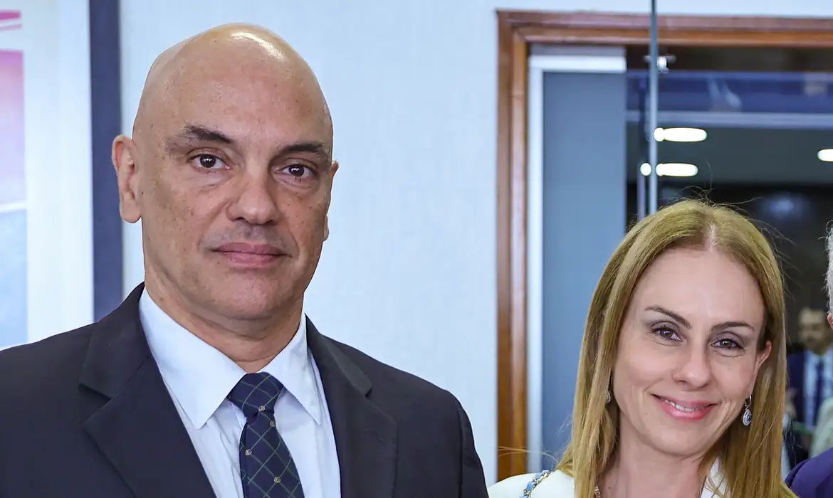 Alexandre de Moraes e a esposa, Viviane Barci, lado a lado