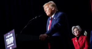 Susie Wiles e Donald Trump nas eleições americanas de 2024