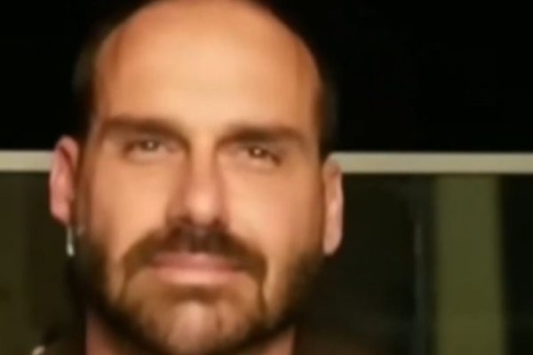 VÍDEO - Eduardo Bolsonaro chama Moraes, Dino e Gonet de "filhos da p*"