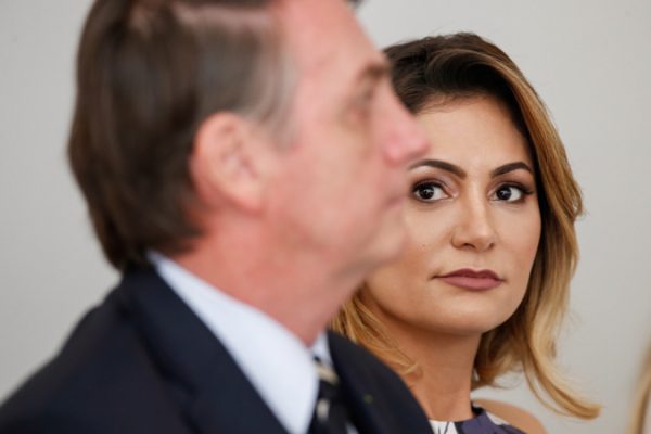 Michelle apela a Gilmar Mendes e faz drama por prisão domiciliar de Bolsonaro