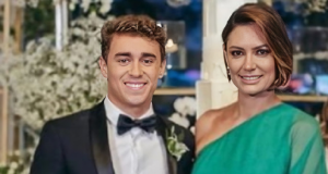 deputado federal Nikolas Ferreira e Michelle Bolsonaro sorrindo lado a lado