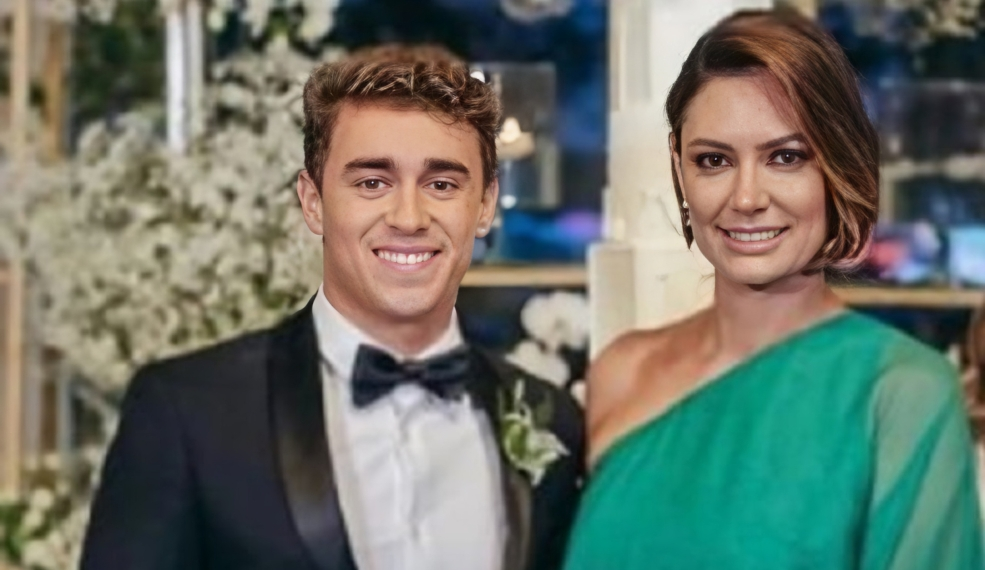 deputado federal Nikolas Ferreira e Michelle Bolsonaro sorrindo lado a lado