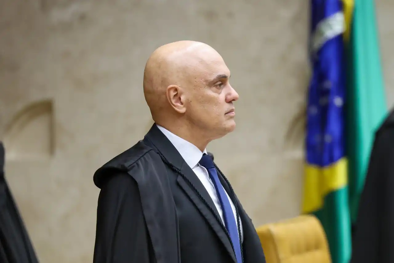 ministro Alexandre de Moraes, do Supremo Tribunal Federal (STF), de perfil, sério,