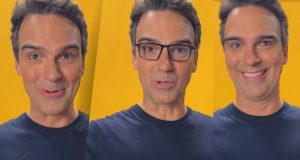 Montagem de três fotos de Tadeu Schmidt falando para a câmera