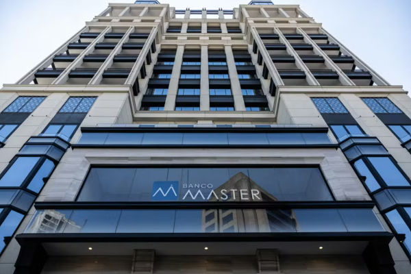 Os golpes de banqueiros e bolsonaristas funcionam porque muitos acreditam neles. Por Moisés Mendes