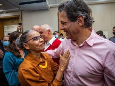 ministros Fernando Haddad, da Fazenda, e Marina Silva, se cumprimentando e sorrindo em abraço