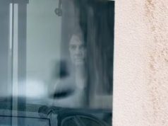 O ex-presidente Jair Bolsonaro (PL) na Superintendência da Polícia Federal, sério