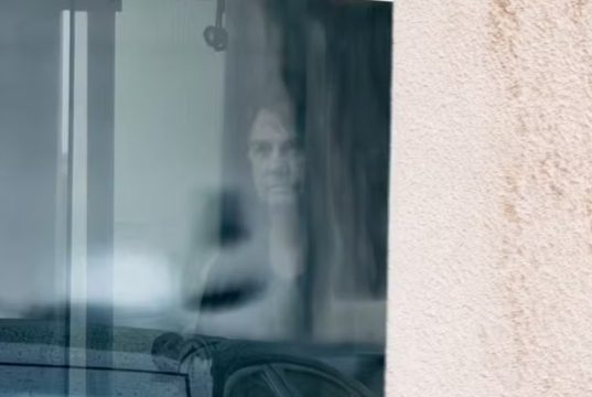 O ex-presidente Jair Bolsonaro (PL) na Superintendência da Polícia Federal, sério