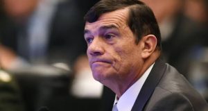 ex-ministro da Defesa Paulo Sérgio Nogueira sério, de perfil