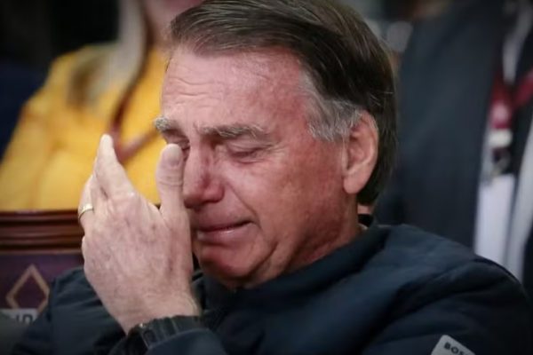 Sakamoto: Transferido para Papudinha, Bolsonaro agora está onde deveria estar