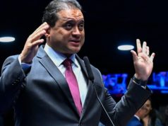 senador Weverton Rocha (PDT-MA) falando e gesticulando