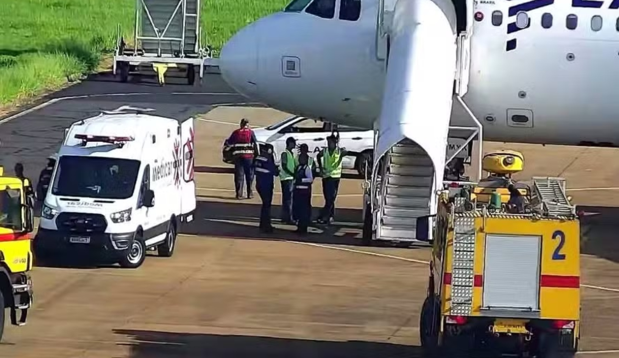Avião da Latam que fez pouso de emergência