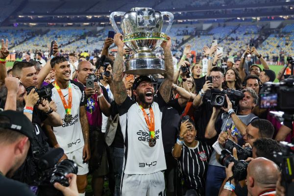 Caixa bloqueia R$ 35 milhões da premiação do Corinthians na Copa do Brasil