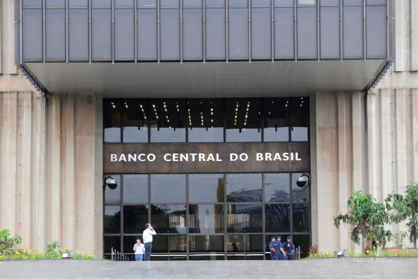 Pela 1ª vez em quase dois anos, BC reduz juros e leva Selic a 14,75%