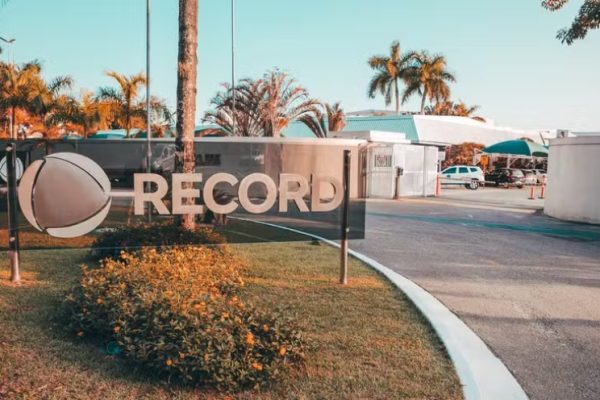 Atriz ex-Globo fecha com a Record e fará novela bíblica