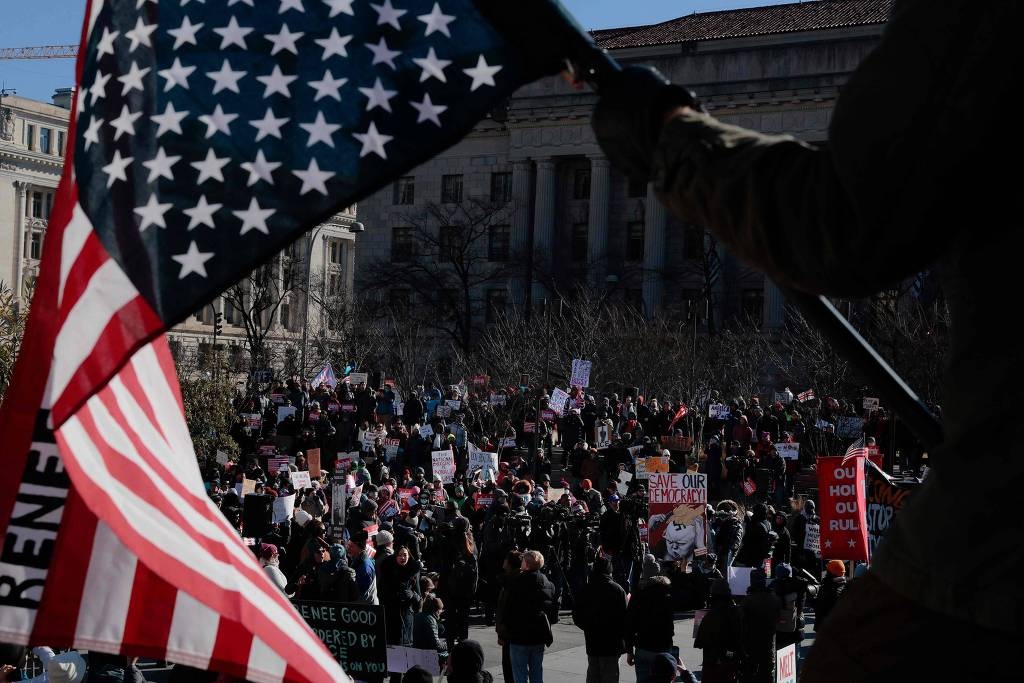 Estudantes protestam contra políticas de imigração de Trump em Washington