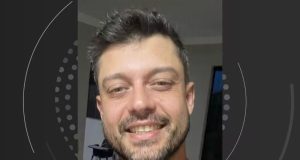 David Schmidt Prado sorrindo em foto no centro de montagem