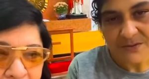 Roberta Miranda e Lúcia Silva, mãe de Tainara, falando para a câmera