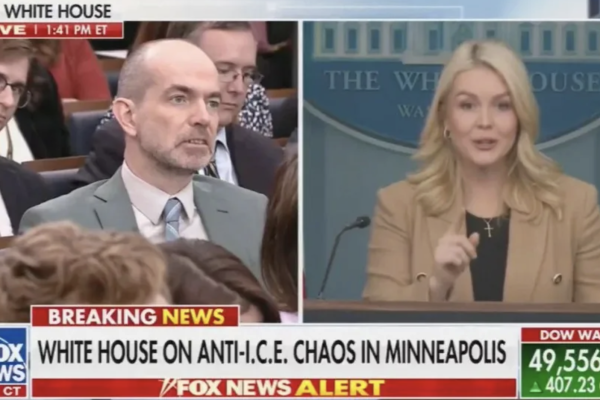 Porta-voz de Trump ataca repórter por perguntar sobre mortes causadas pelo ICE