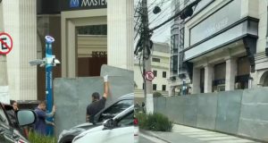 Tapumes na sede do Banco Master em montagem de duas fotos