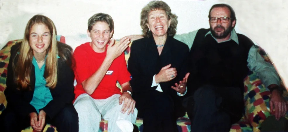 Suzane von Richthofen com os pais e o irmão