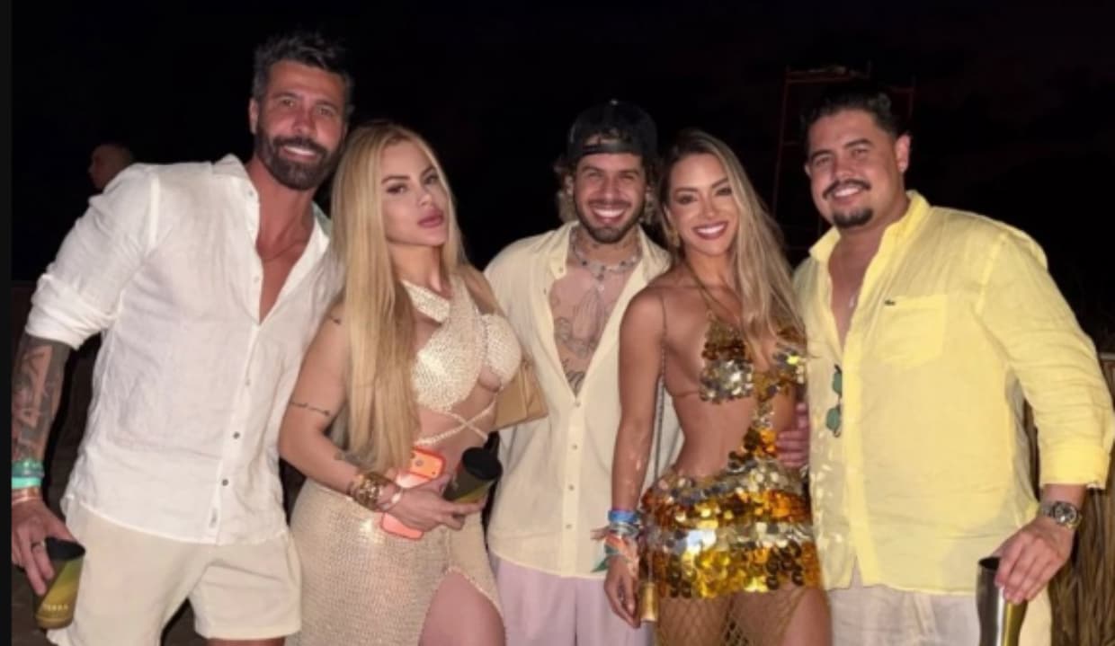 Zé Felipe com amigos no réveillon